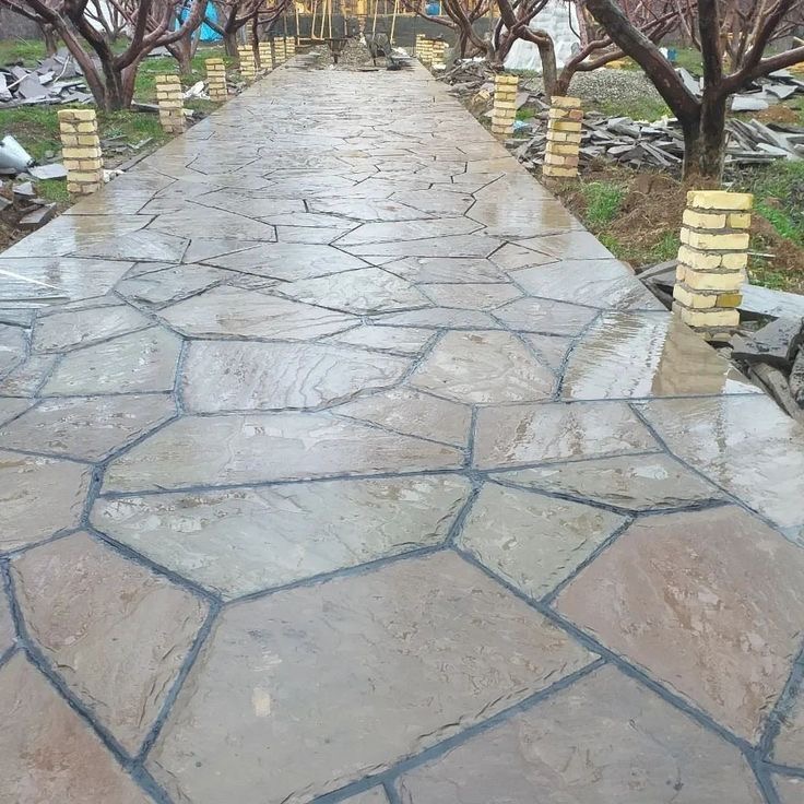 نصب سنگ لاشه و نصب سنگ مالون برای محوطه سازی و حیاط سازی باغ ویلا با سنگهای طبیعی ایجاد کارهای متفاوت و با سبکهای جدید نصب و اجرا می شود 